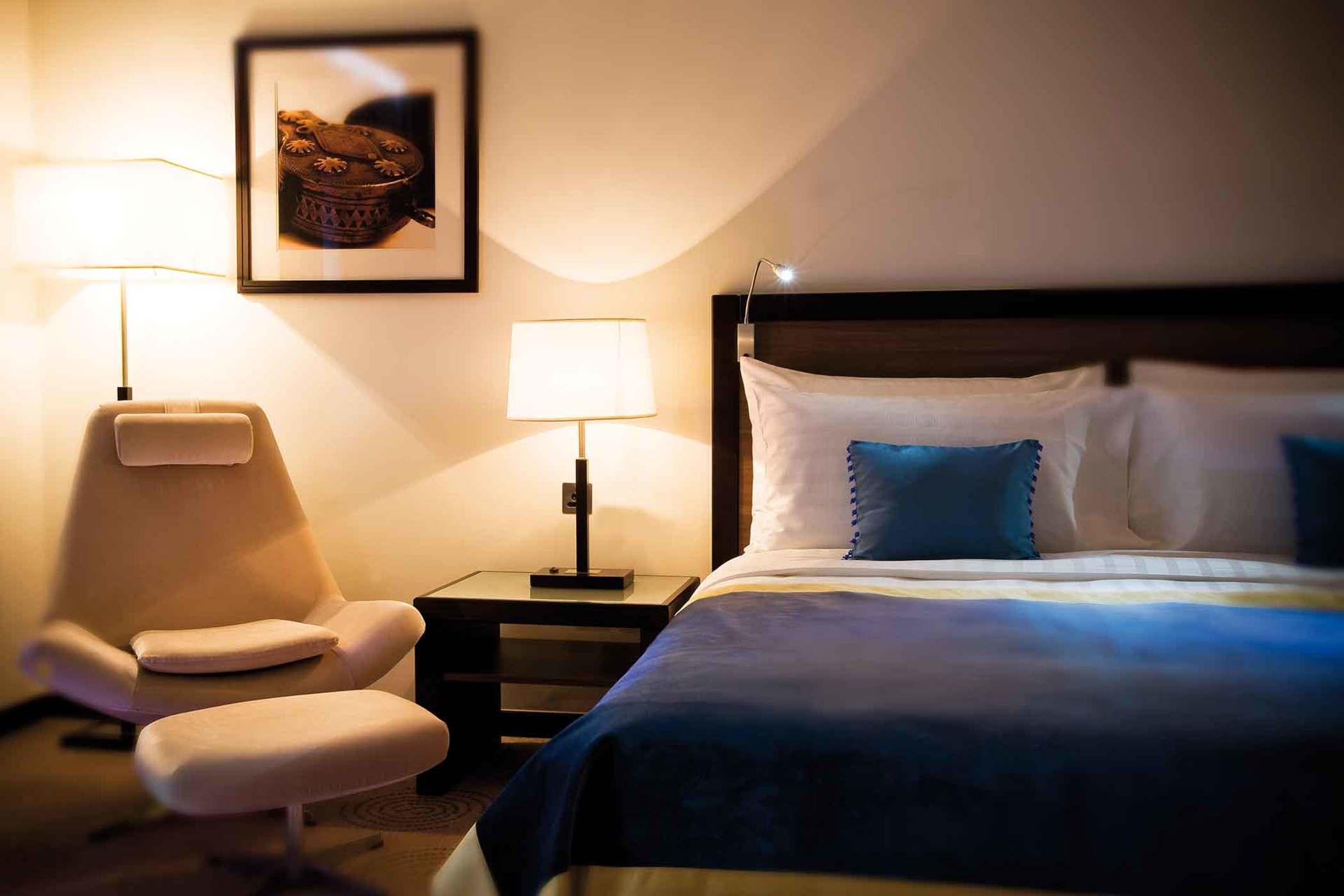 فندق أفاني ديرة دبي المظهر الخارجي الصورة A room at the hotel