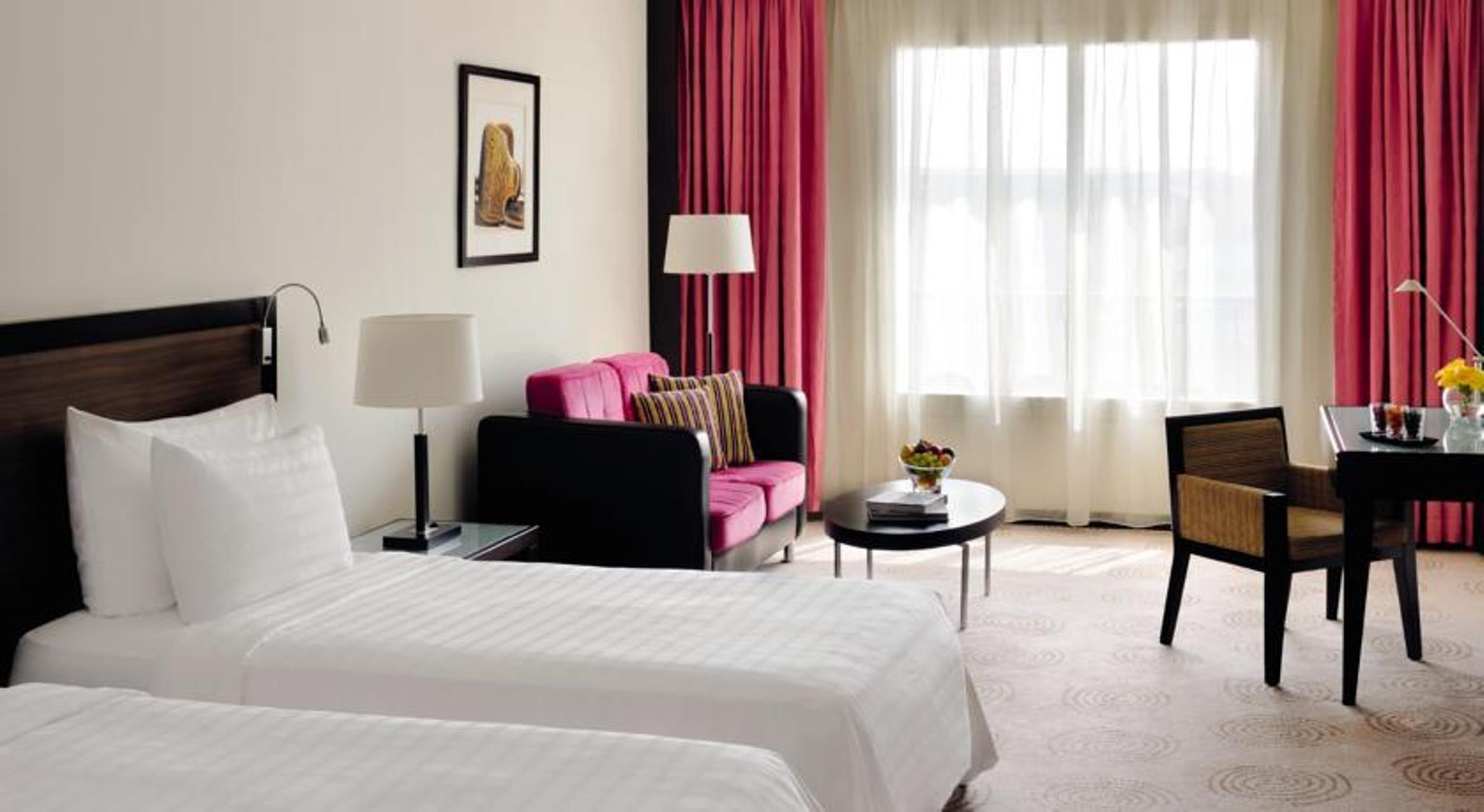 فندق أفاني ديرة دبي المظهر الخارجي الصورة A room at the hotel