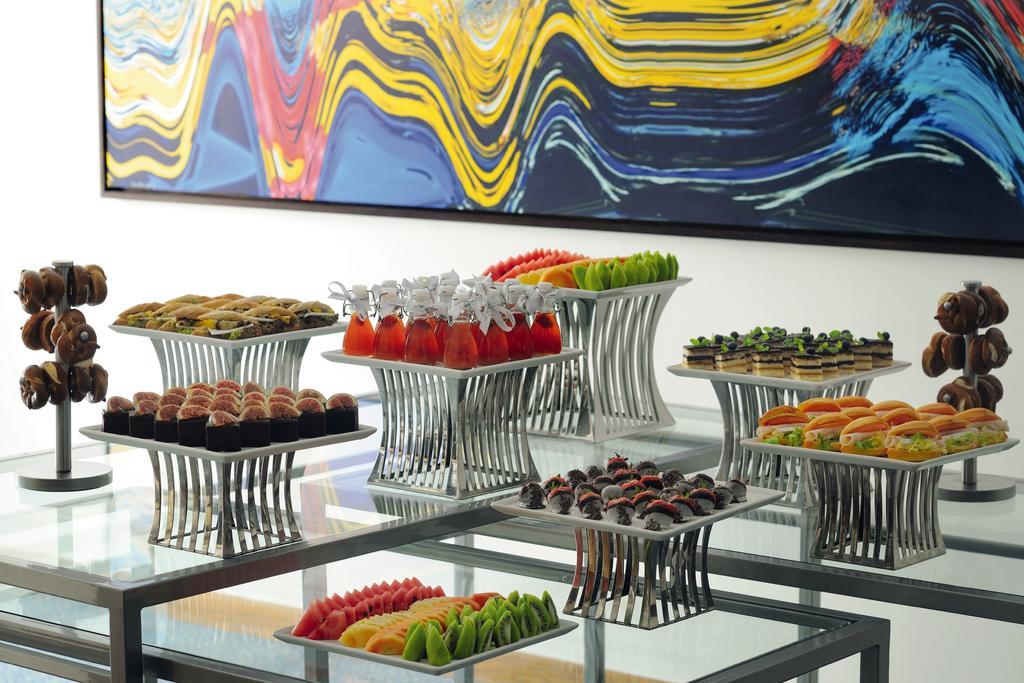 فندق أفاني ديرة دبي المظهر الخارجي الصورة A buffet